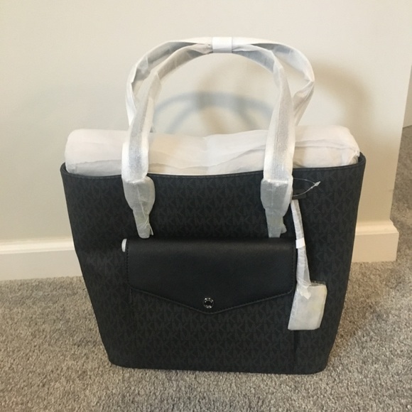 Michael Kors Handbags - Michael Kors jet set black tote Lg - NWT